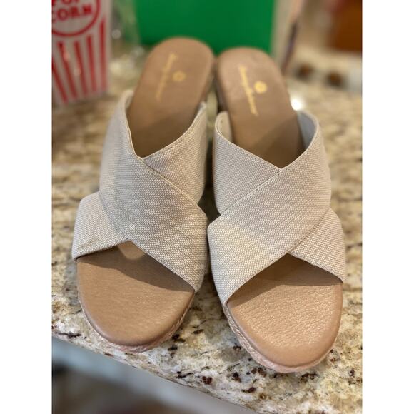 Tommy Bahama Women's Beige Slip on Wedge Sandals Size 9.5 - Picture 2 of 8